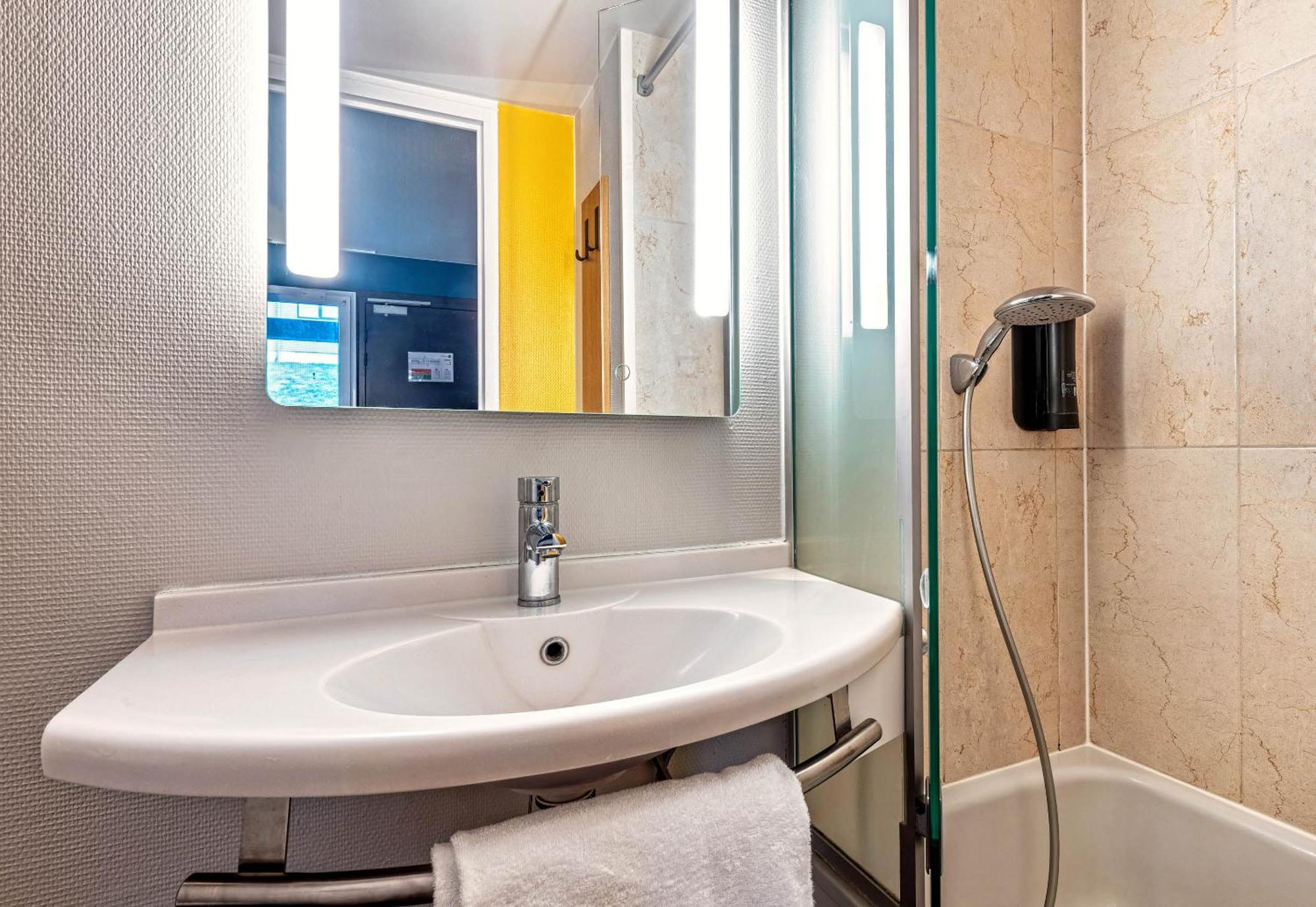 B&B Hotel Quimper Nord Douarnenez ภายนอก รูปภาพ